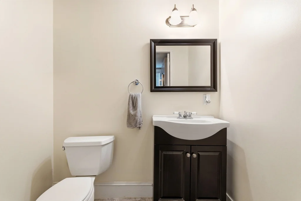 3 bed, 2 bath apartment for rent at 5 Osgood Pl Unit C, Amesbury — photo 16 of 30