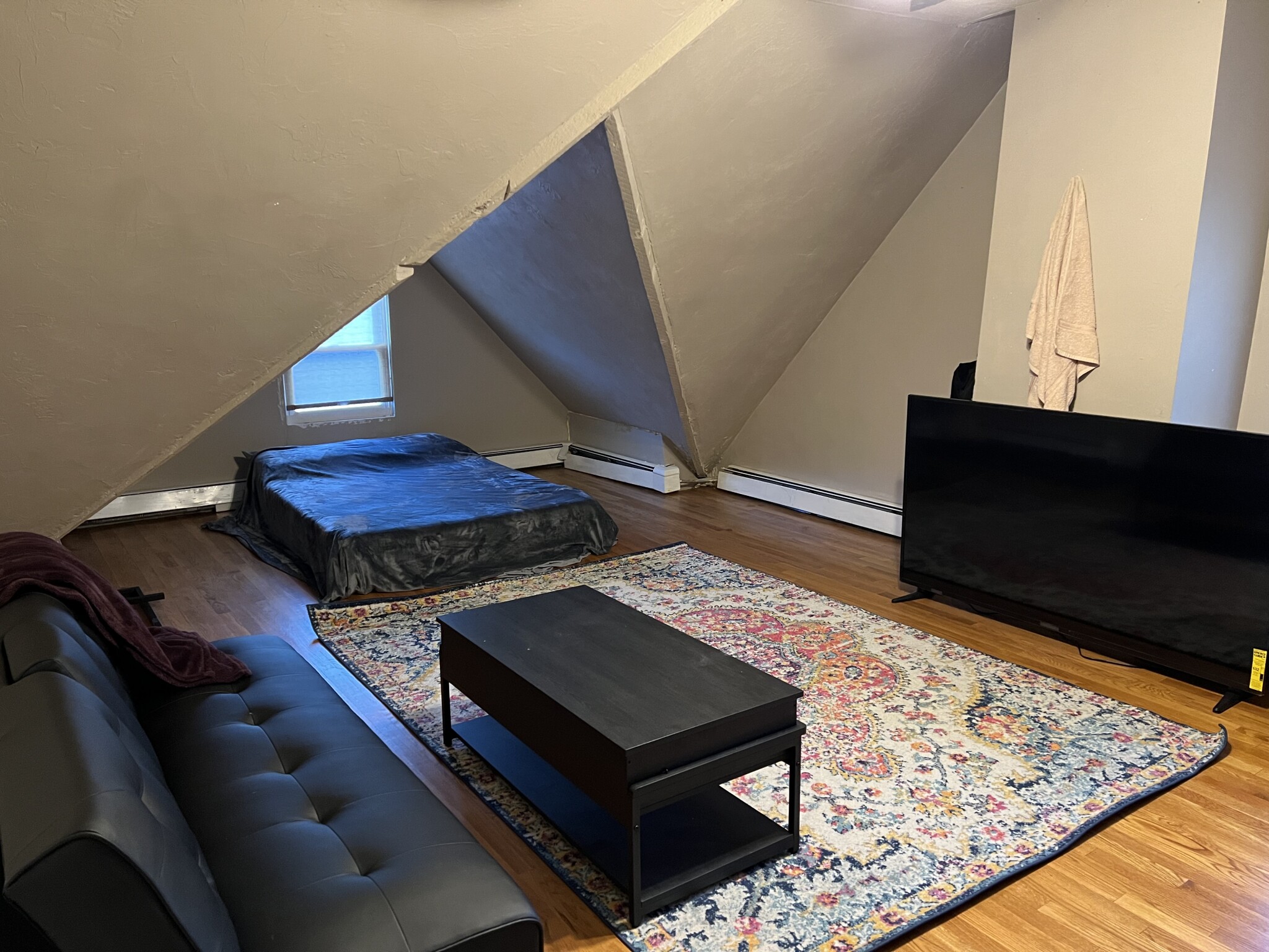 5 bed, 1 bath apartment for rent at 5 Otisfield St Unit 2, Roxbury — photo 4 of 11