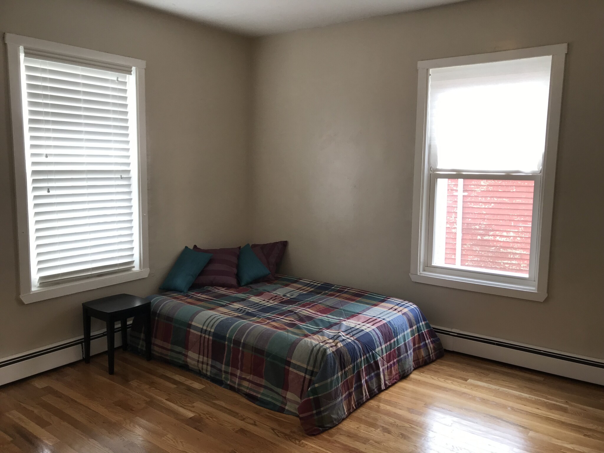 5 bed, 1 bath apartment for rent at 5 Otisfield St Unit 2, Roxbury — photo 2 of 11
