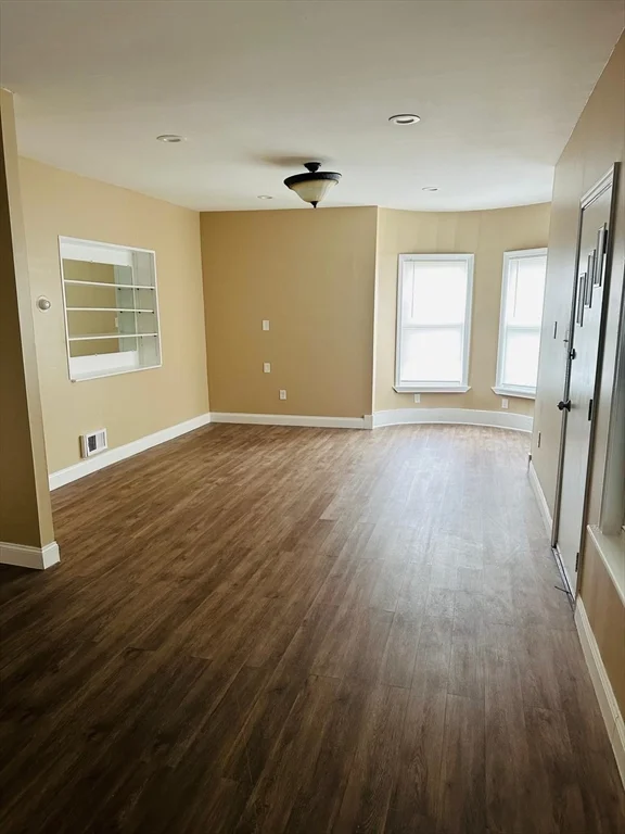 2 bed, 1 bath apartment for rent at 5 Oxford Park Unit 1, Revere — photo 2 of 13