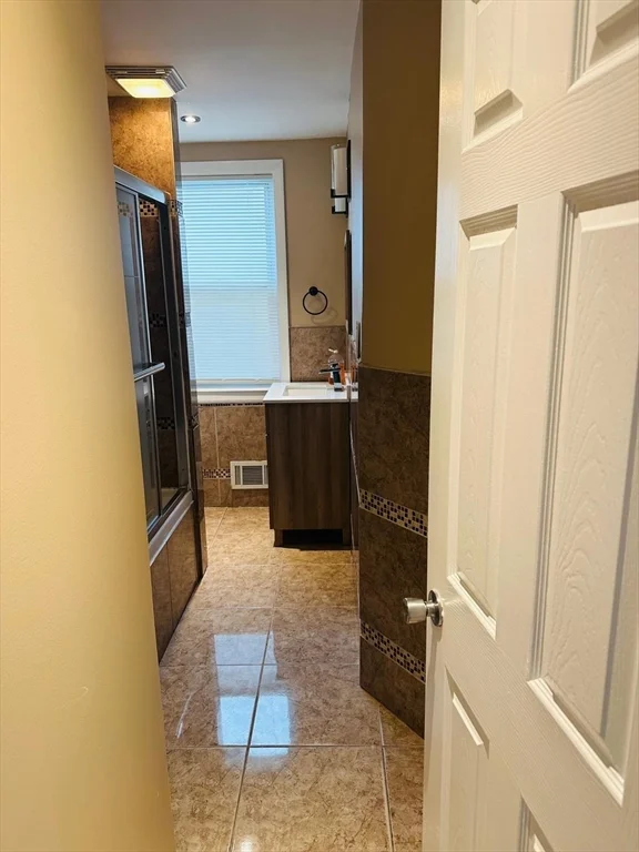 2 bed, 1 bath apartment for rent at 5 Oxford Park Unit 1, Revere — photo 6 of 13