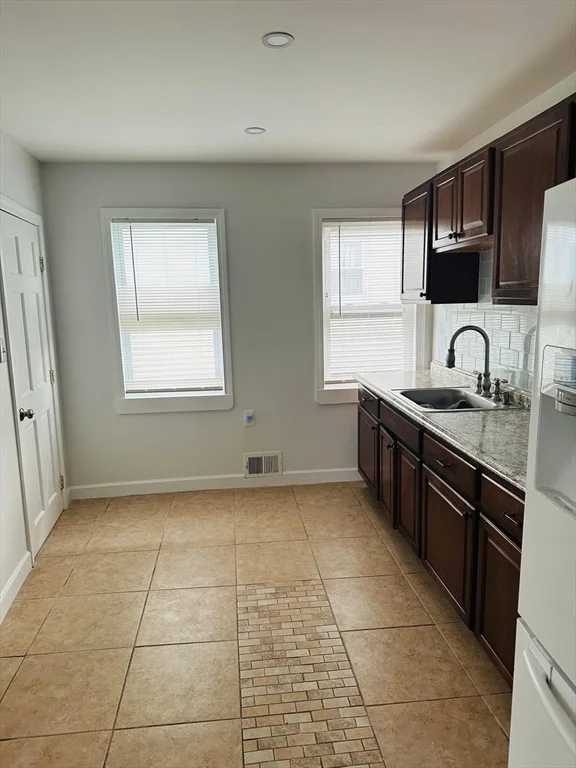 2 bed, 1 bath apartment for rent at 5 Oxford Park Unit 1, Revere — photo 4 of 13