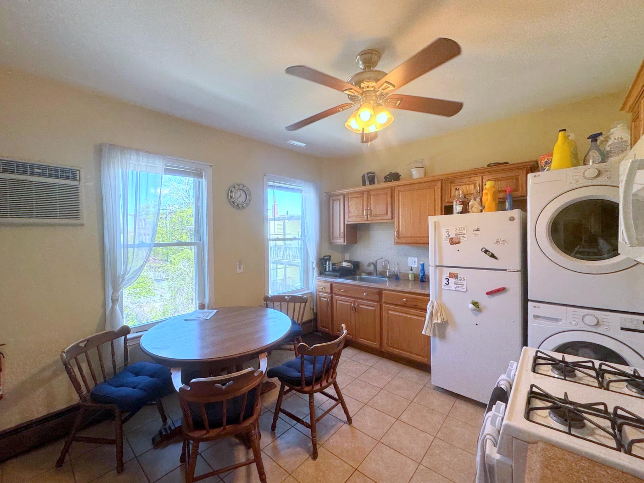 3.5 bed, 1 bath apartment for rent at 5 Palermo St Unit 3, Wellington-Harrington — photo 2 of 17