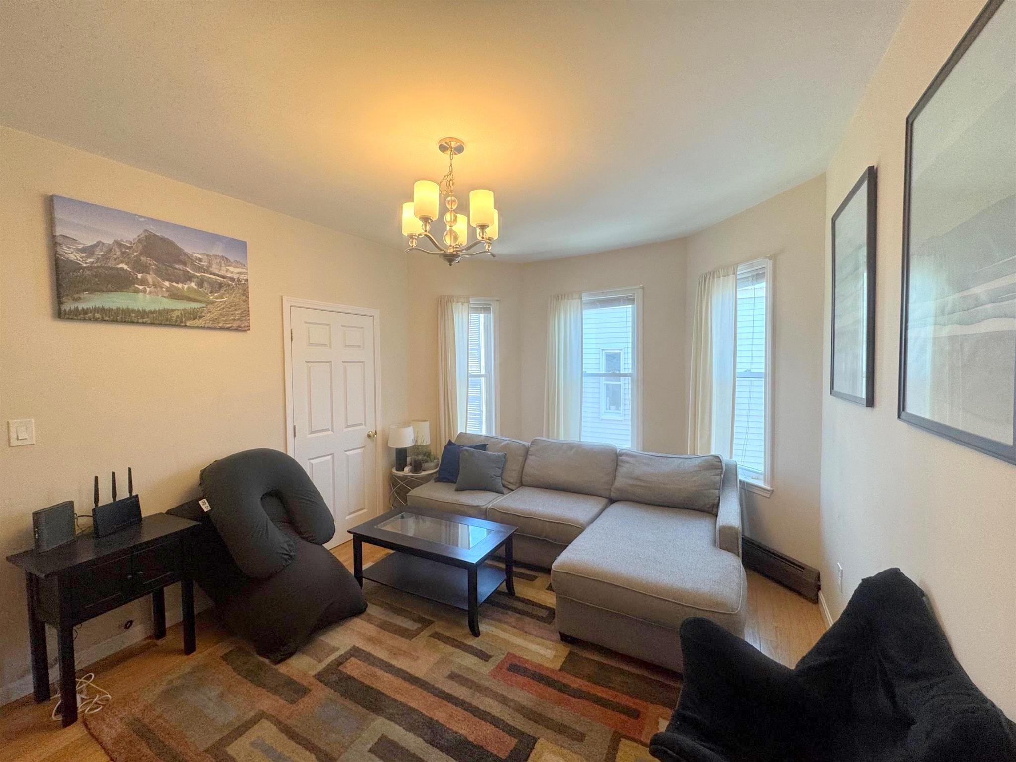 3.5 bed, 1 bath apartment for rent at 5 Palermo St Unit 3, Wellington-Harrington — photo 5 of 17
