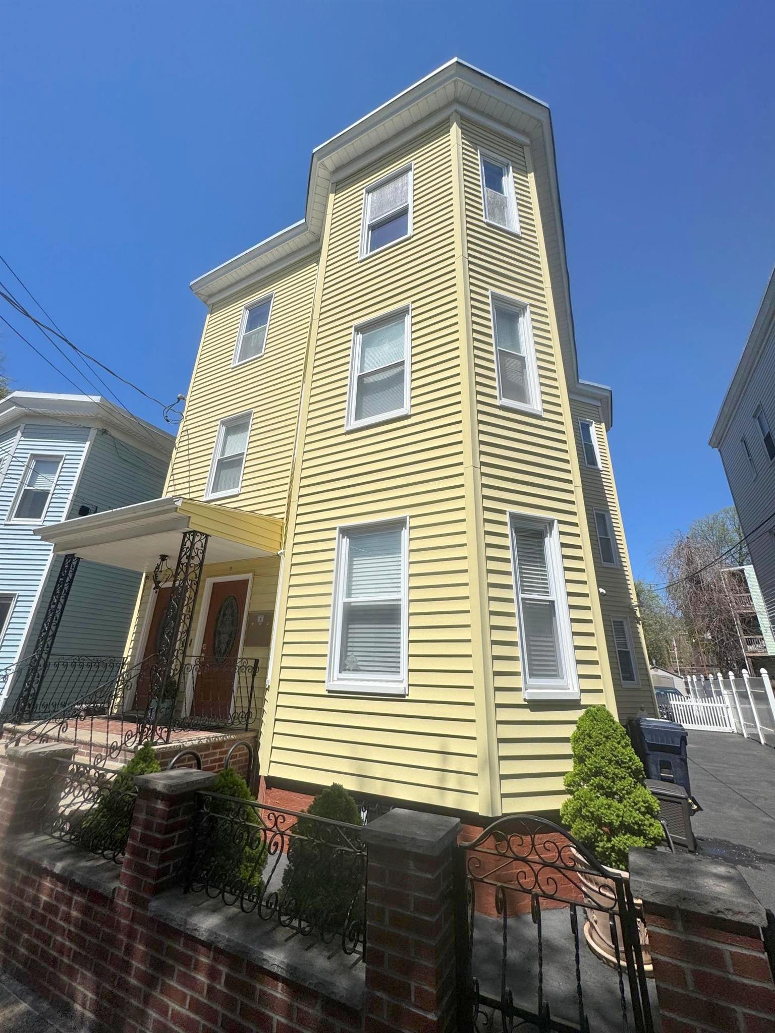 3.5 bed, 1 bath apartment for rent at 5 Palermo St Unit 3, Wellington-Harrington — photo 17 of 17