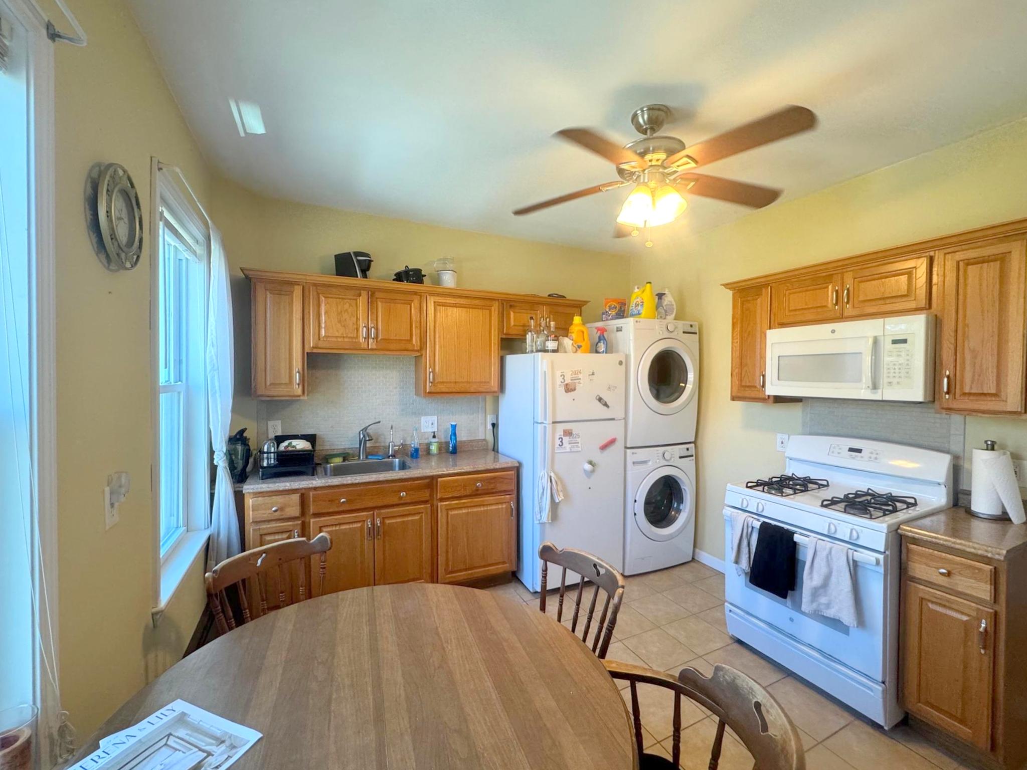3.5 bed, 1 bath apartment for rent at 5 Palermo St Unit 3, Wellington-Harrington — photo 1 of 17