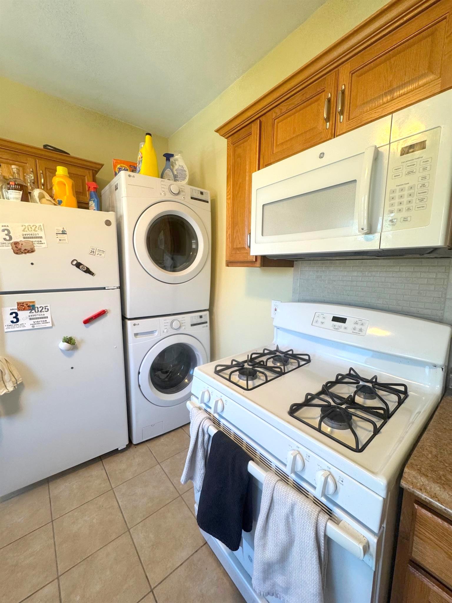 3.5 bed, 1 bath apartment for rent at 5 Palermo St Unit 3, Wellington-Harrington — photo 3 of 17