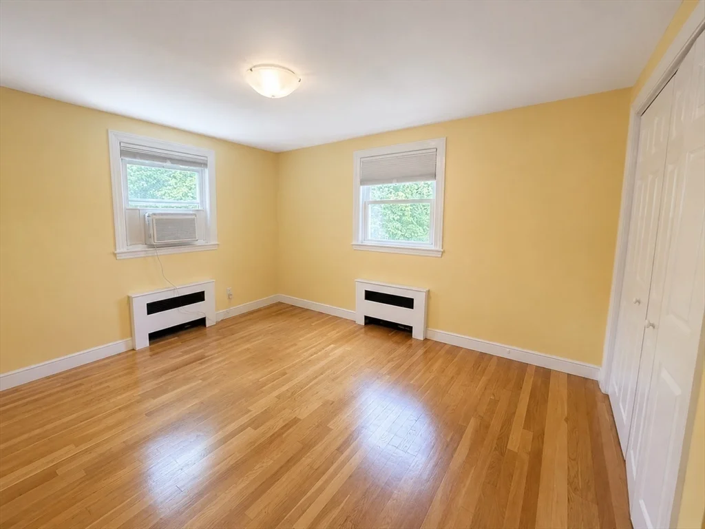 3 bed, 1 bath apartment for rent at 5 Park St, Lexington — photo 7 of 12