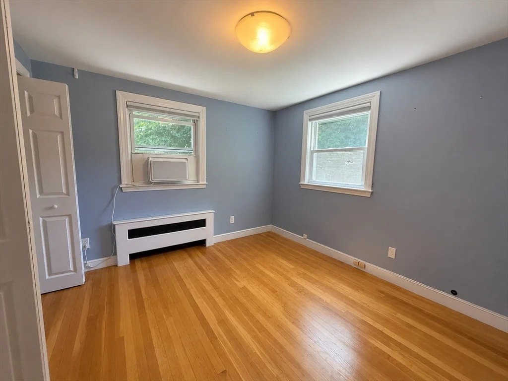 3 bed, 1 bath apartment for rent at 5 Park St, Lexington — photo 8 of 12
