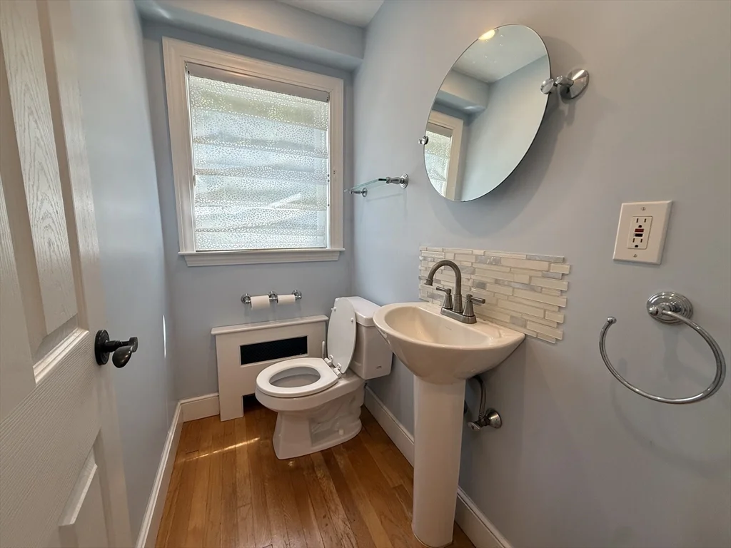 3 bed, 1 bath apartment for rent at 5 Park St, Lexington — photo 10 of 12