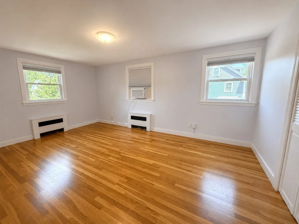 3 bed, 1 bath apartment for rent at 5 Park St, Lexington — photo 5 of 12