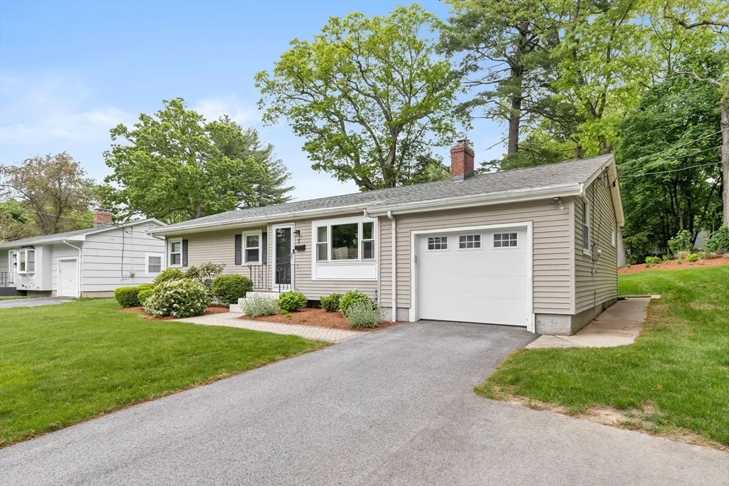 3 bed, 1 bath apartment for rent at 5 Patony Rd, Nobscot
