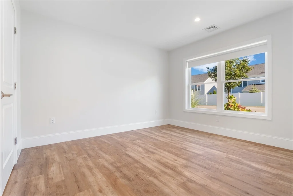 1 bed, 1 bath apartment for rent at 5 Paul Francis Way Unit 11, Plymouth — photo 5 of 12