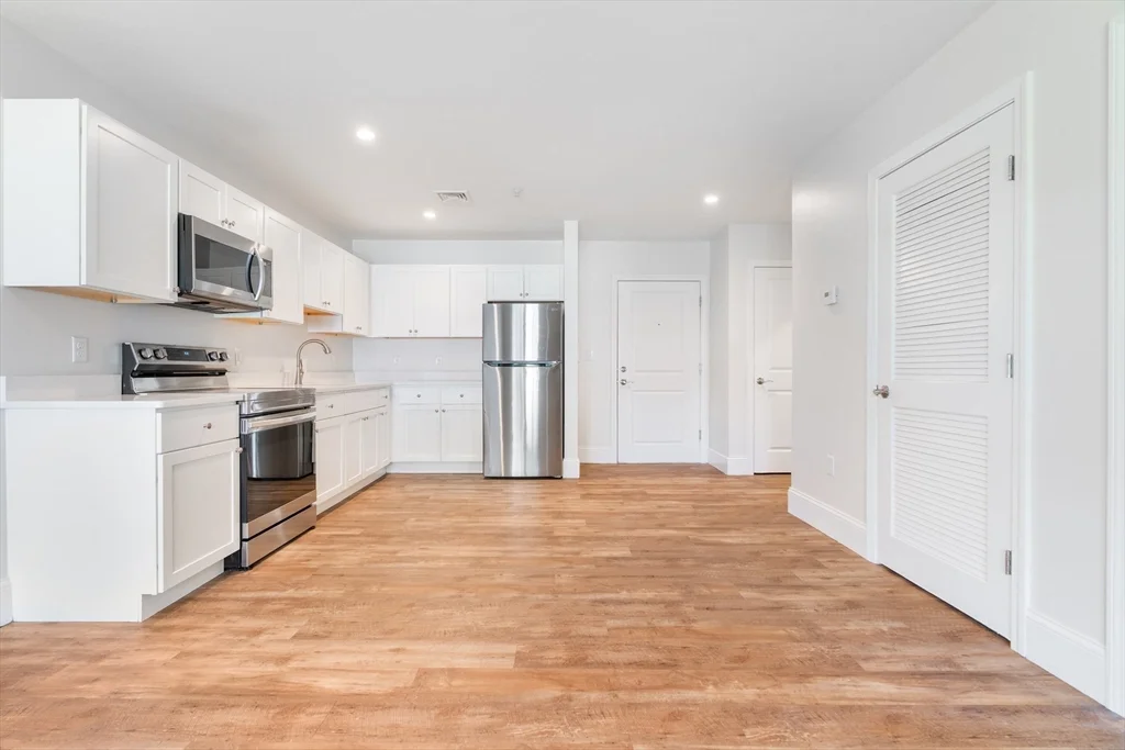 1 bed, 1 bath apartment for rent at 5 Paul Francis Way Unit 11, Plymouth — photo 2 of 12