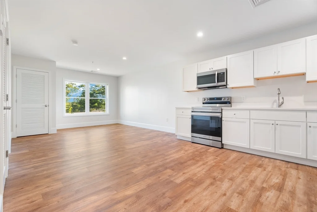 1 bed, 1 bath apartment for rent at 5 Paul Francis Way Unit 11, Plymouth — photo 3 of 12