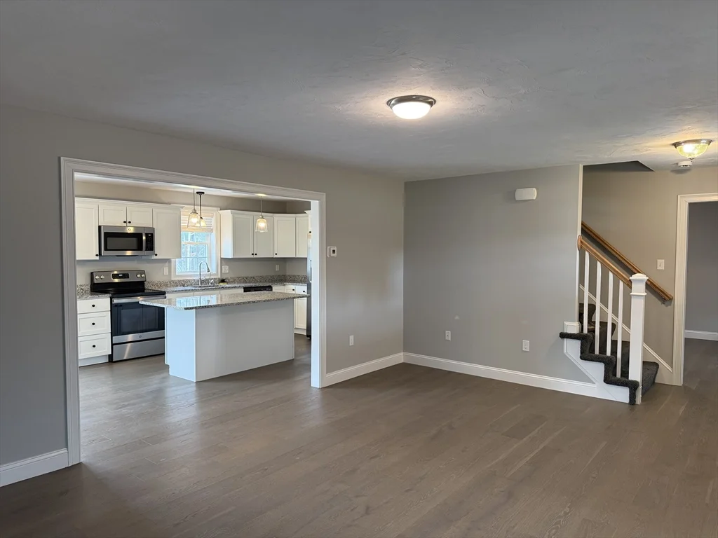 3 bed, 2 bath apartment for rent at 5 Pauline Way, Lakeville — photo 4 of 34