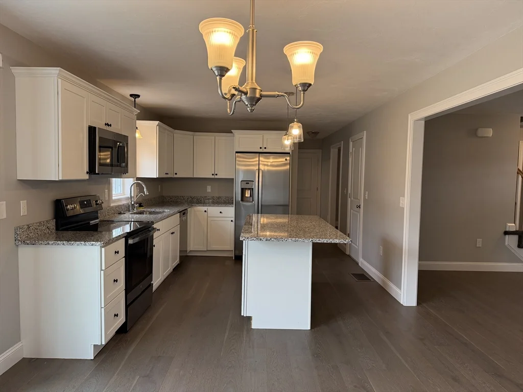 3 bed, 2 bath apartment for rent at 5 Pauline Way, Lakeville — photo 8 of 34