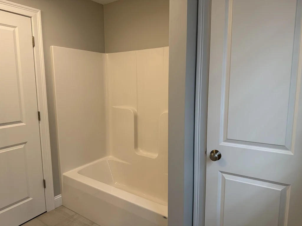 3 bed, 2 bath apartment for rent at 5 Pauline Way, Lakeville — photo 23 of 34