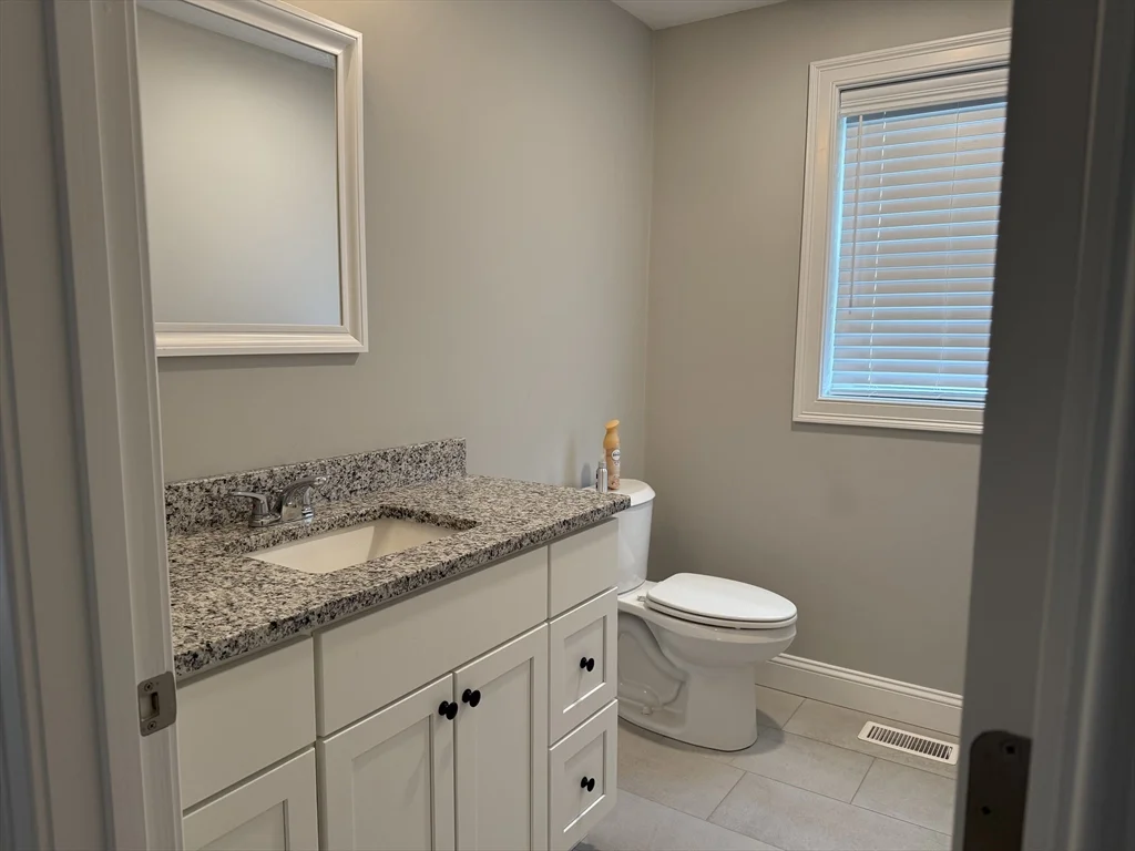 3 bed, 2 bath apartment for rent at 5 Pauline Way, Lakeville — photo 9 of 34