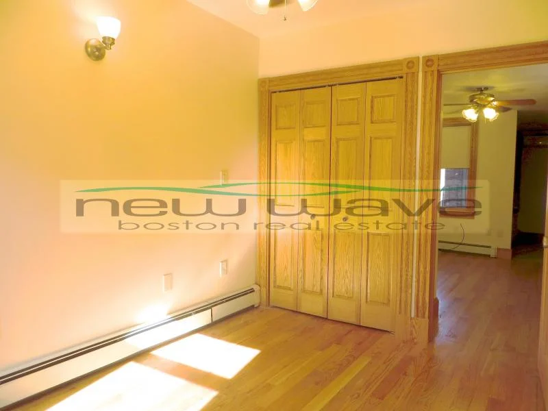 3 bed, 1 bath apartment for rent at 5 Phillips St Unit 3, Beacon Hill — photo 11 of 14