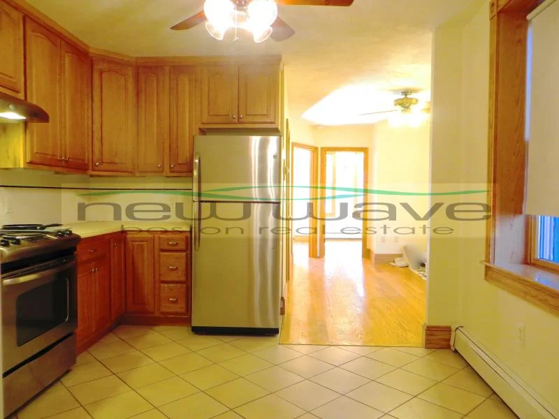 3 bed, 1 bath apartment for rent at 5 Phillips St Unit 3, Beacon Hill