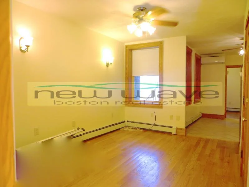 3 bed, 1 bath apartment for rent at 5 Phillips St Unit 3, Beacon Hill — photo 4 of 14