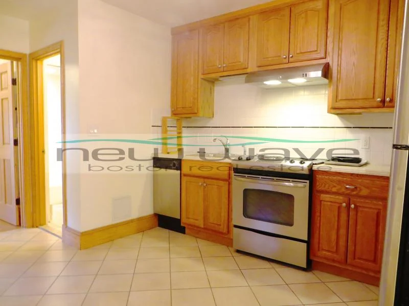 3 bed, 1 bath apartment for rent at 5 Phillips St Unit 3, Beacon Hill — photo 9 of 14