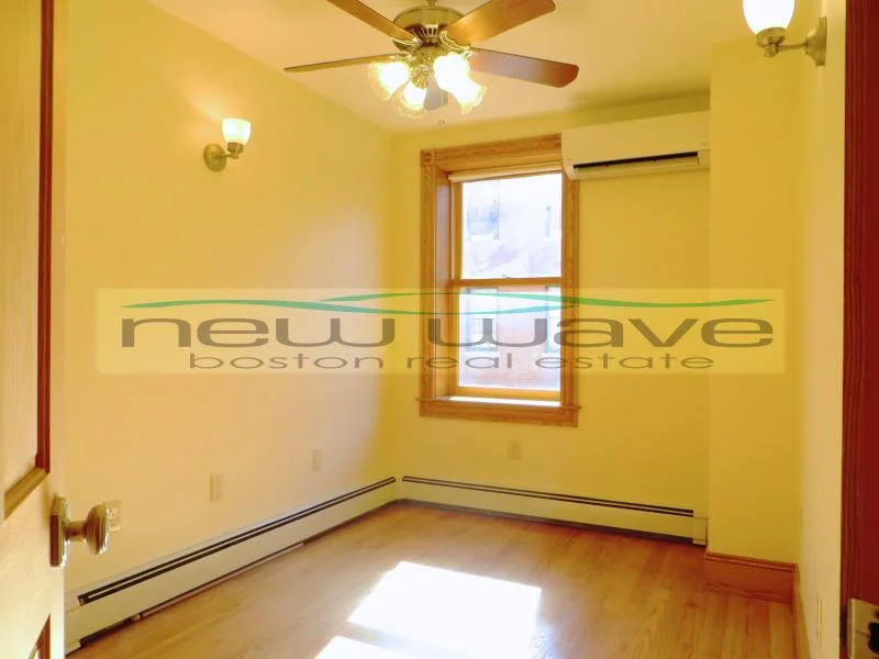 3 bed, 1 bath apartment for rent at 5 Phillips St Unit 3, Beacon Hill — photo 10 of 14