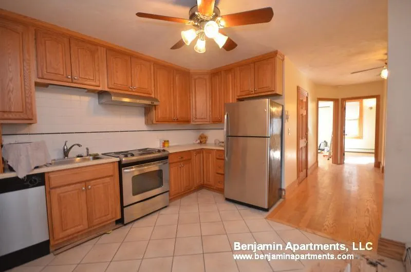 3 bed, 1 bath apartment for rent at 5 Phillips St Unit 4, Beacon Hill — photo 1 of 8