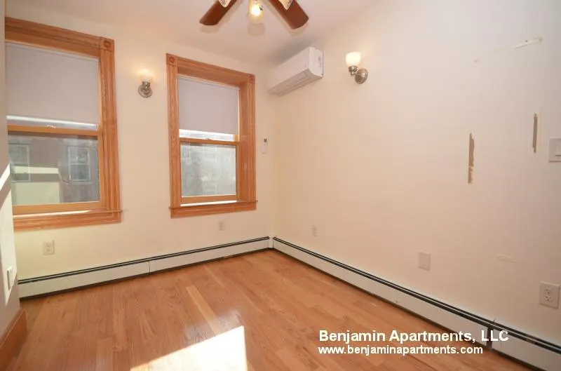 3 bed, 1 bath apartment for rent at 5 Phillips St Unit 4, Beacon Hill — photo 3 of 8