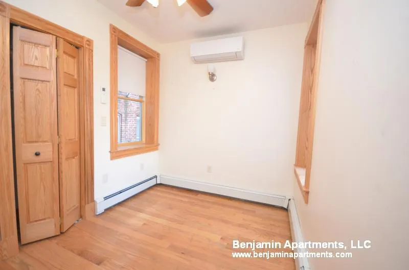 3 bed, 1 bath apartment for rent at 5 Phillips St Unit 4, Beacon Hill — photo 4 of 8