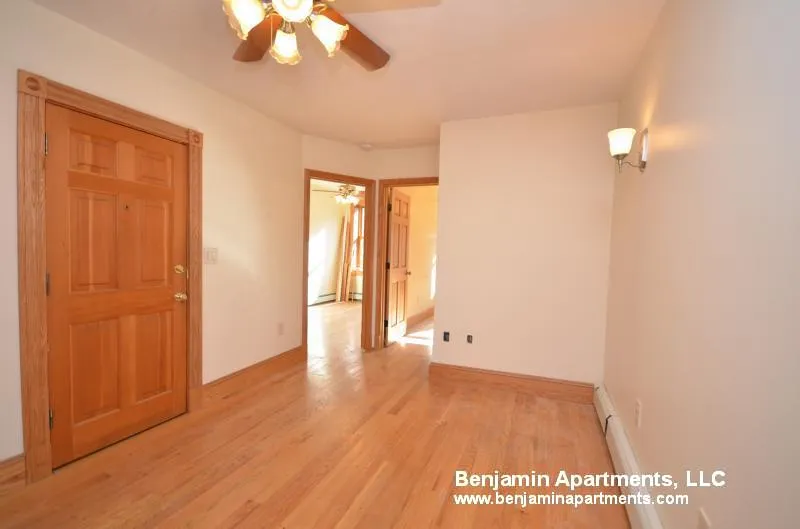 3 bed, 1 bath apartment for rent at 5 Phillips St Unit 4, Beacon Hill — photo 2 of 8