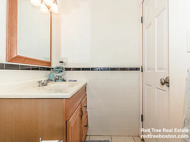 3 bed, 1 bath apartment for rent at 5 Phillips St Unit 5, Beacon Hill — photo 15 of 18