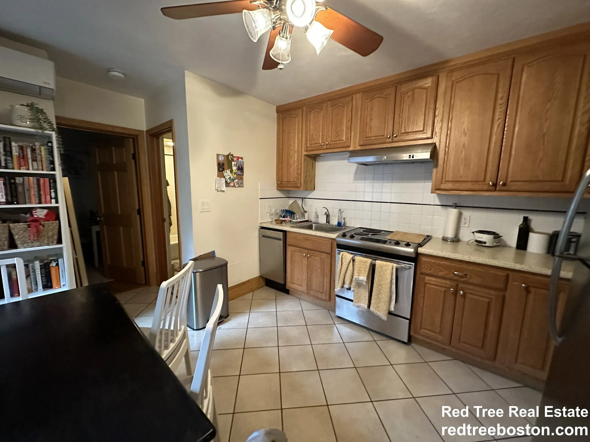 3 bed, 1 bath apartment for rent at 5 Phillips St Unit 5, Beacon Hill — photo 3 of 18