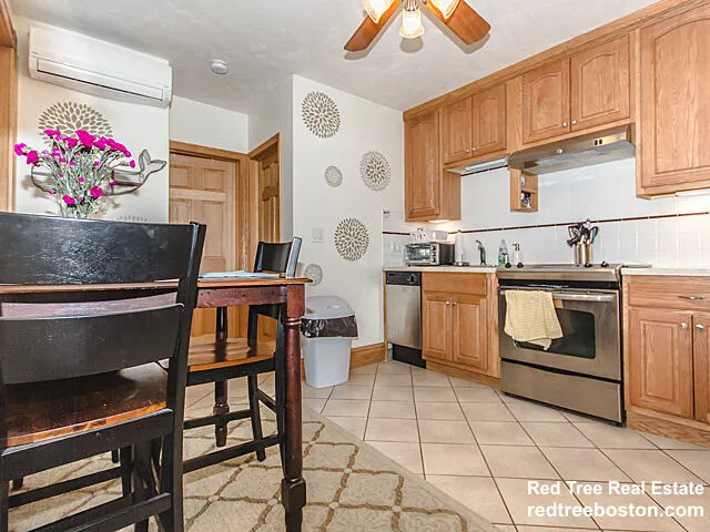 3 bed, 1 bath apartment for rent at 5 Phillips St Unit 5, Beacon Hill — photo 10 of 18