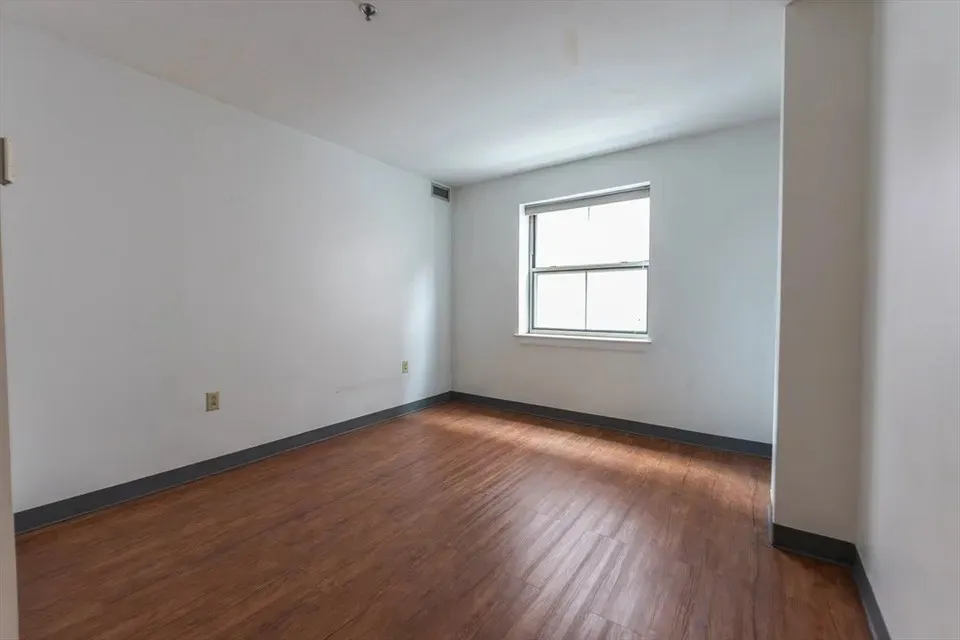 3 bed, 1 bath apartment for rent at 5 Pine St Unit D, Chinatown — photo 6 of 6