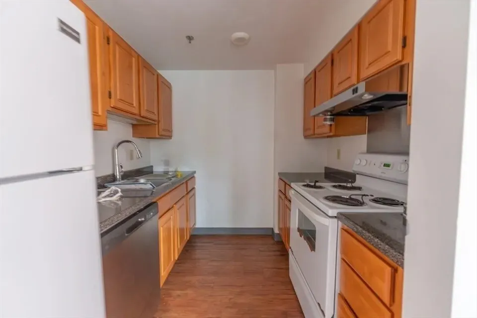 3 bed, 1 bath apartment for rent at 5 Pine St Unit D, Chinatown