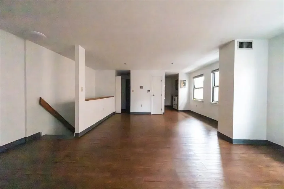3 bed, 1 bath apartment for rent at 5 Pine St Unit D, Chinatown — photo 2 of 6