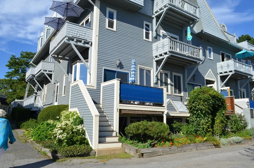 2 bed, 1 bath apartment for rent at 5 Pirate's Ln Unit 1, East Gloucester — photo 1 of 22