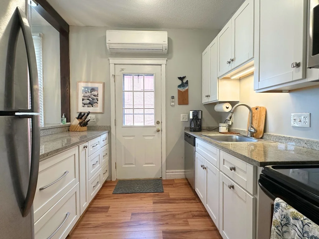 2 bed, 1 bath apartment for rent at 5 Pirate's Ln Unit 1, East Gloucester — photo 13 of 22