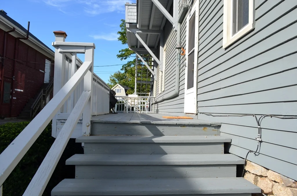 2 bed, 1 bath apartment for rent at 5 Pirate's Ln Unit 1, East Gloucester — photo 4 of 22