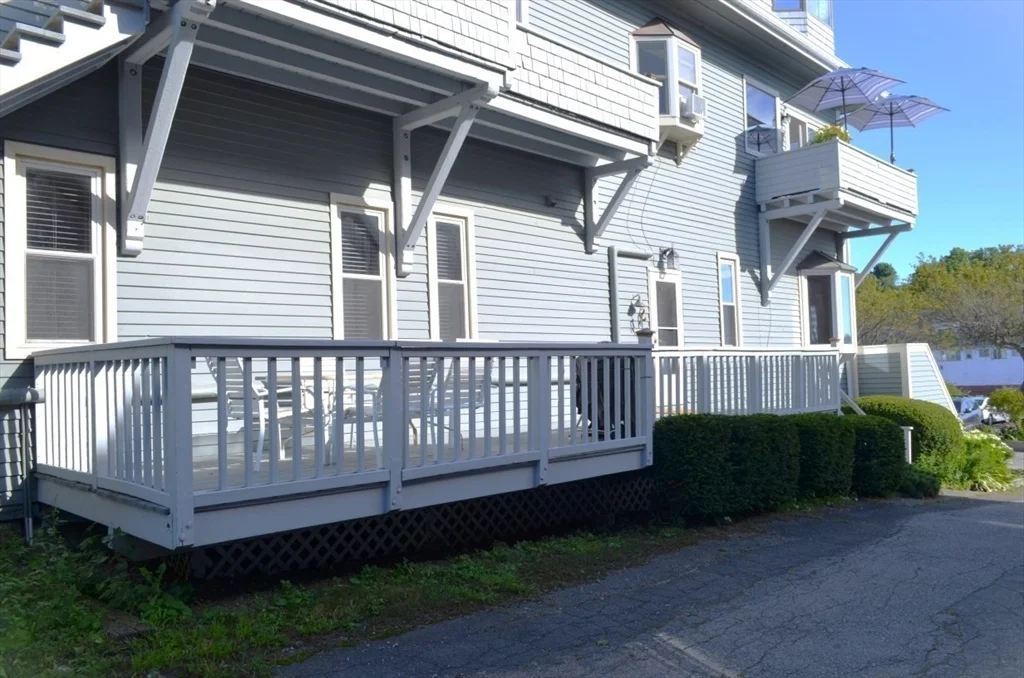 2 bed, 1 bath apartment for rent at 5 Pirate's Ln Unit 1, East Gloucester — photo 2 of 22
