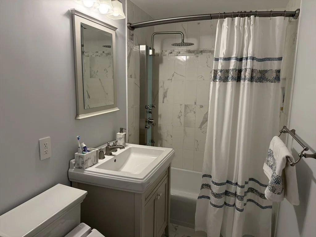 1 bed, 1 bath apartment for rent at 5 Porter Rd Unit 202, Highlands — photo 9 of 17