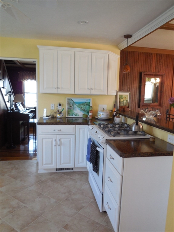3 bed, 2 bath apartment for rent at 5 Priscilla Beach, Priscilla Beach — photo 2 of 22