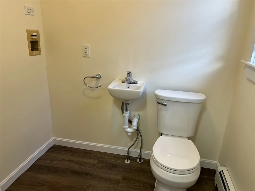 3 bed, 1 bath apartment for rent at 5 Quigley Ct Unit 5, Winchester — photo 7 of 14