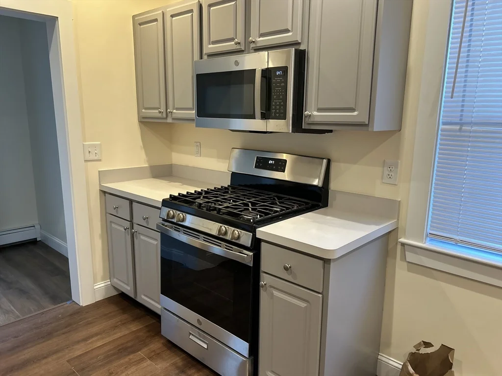 3 bed, 1 bath apartment for rent at 5 Quigley Ct Unit 5, Winchester — photo 3 of 14