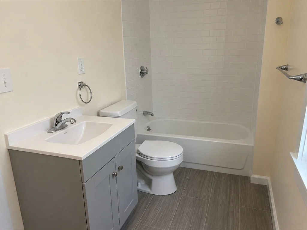 3 bed, 1 bath apartment for rent at 5 Quigley Ct Unit 5, Winchester — photo 10 of 14