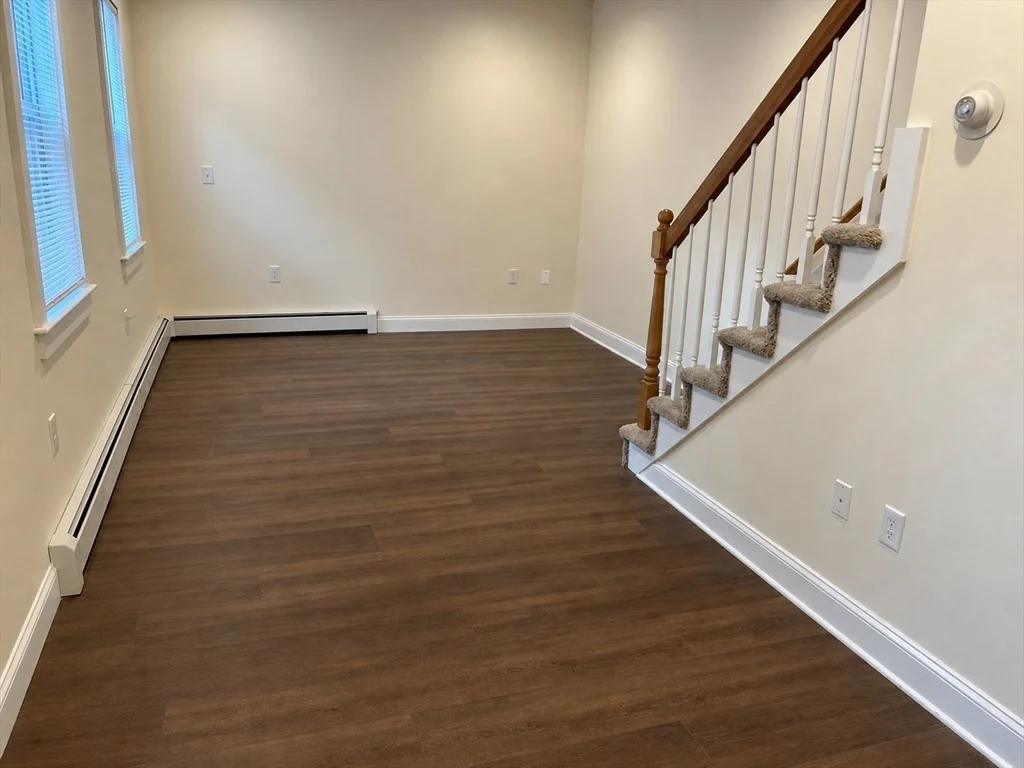 3 bed, 1 bath apartment for rent at 5 Quigley Ct Unit 5, Winchester — photo 6 of 14