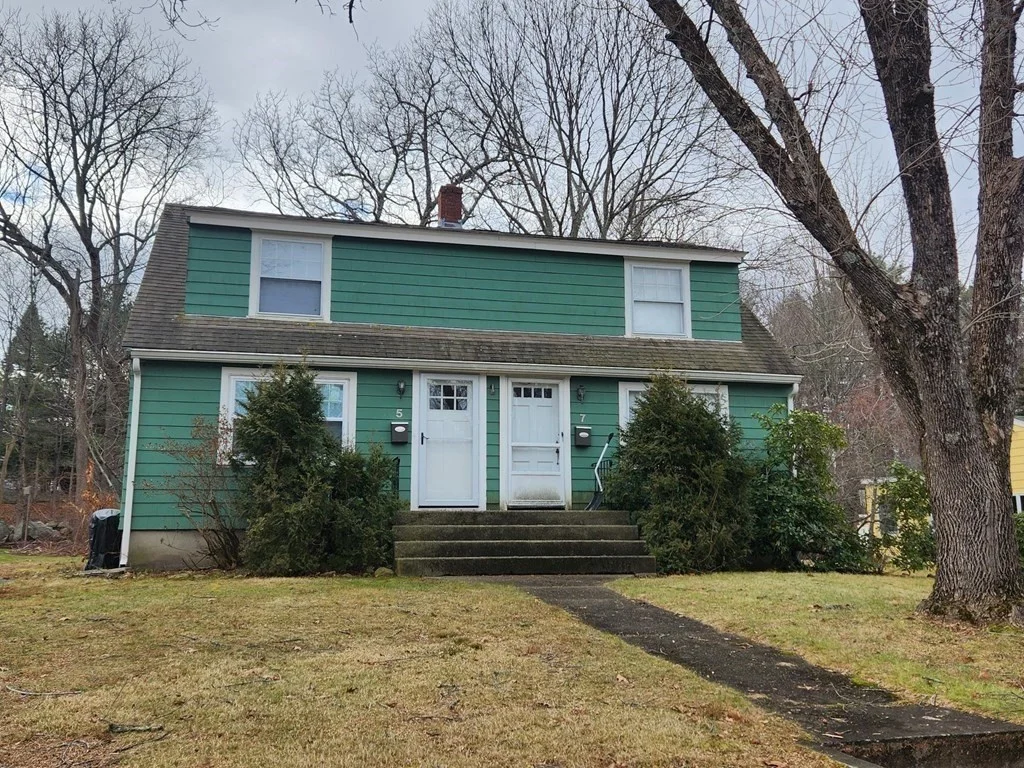 2 bed, 1 bath apartment for rent at 5 Ray St Unit 5, Hopkinton — photo 2 of 15