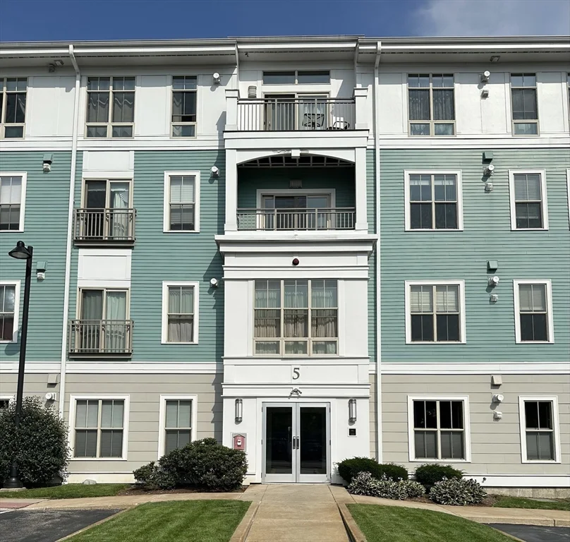 1 bed, 1 bath apartment for rent at 5 Repton Circle Unit 5106, Watertown — photo 1 of 22